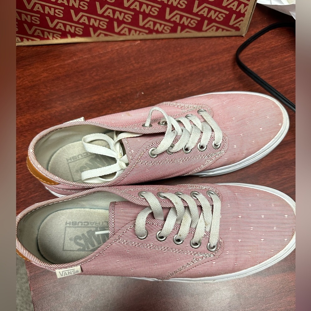 Women’s Vans Camden Deluxe Shoes - Picture 2 of 5